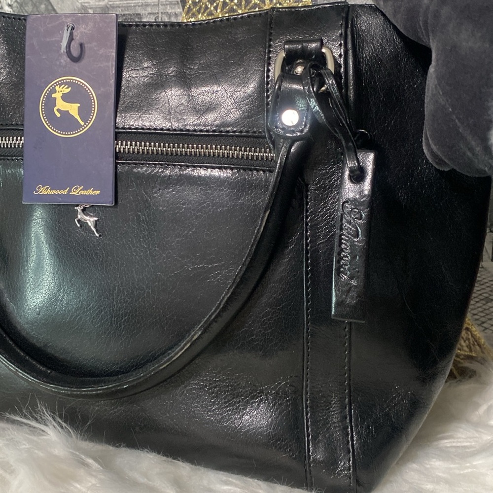 Ashwood Leather Shoulder and Crossbody Bag NEW ๐๐ป - Picture 5 of 5
